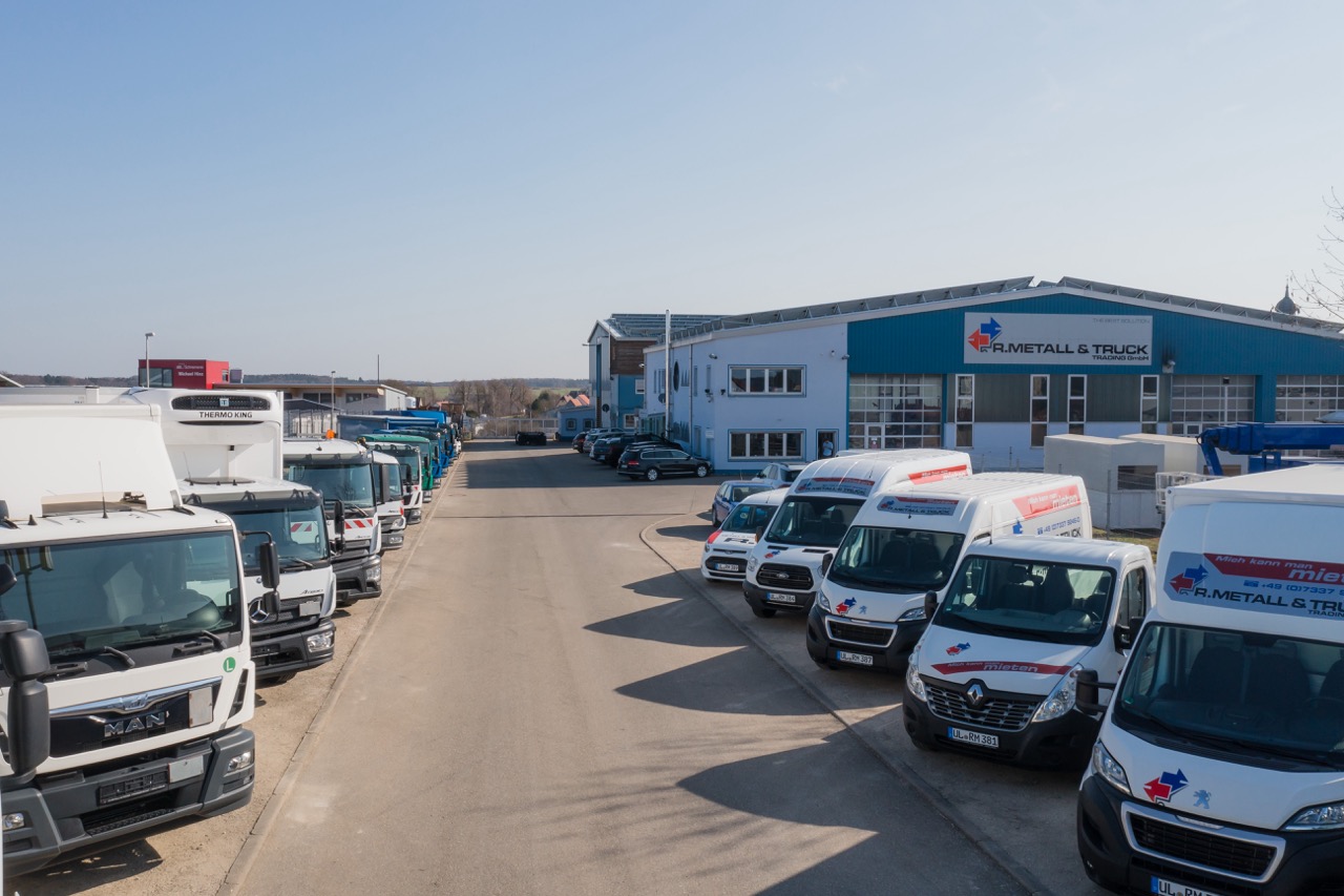 R. Metall & Truck Trading GmbH Einfahrt und Fahrzeugbestand